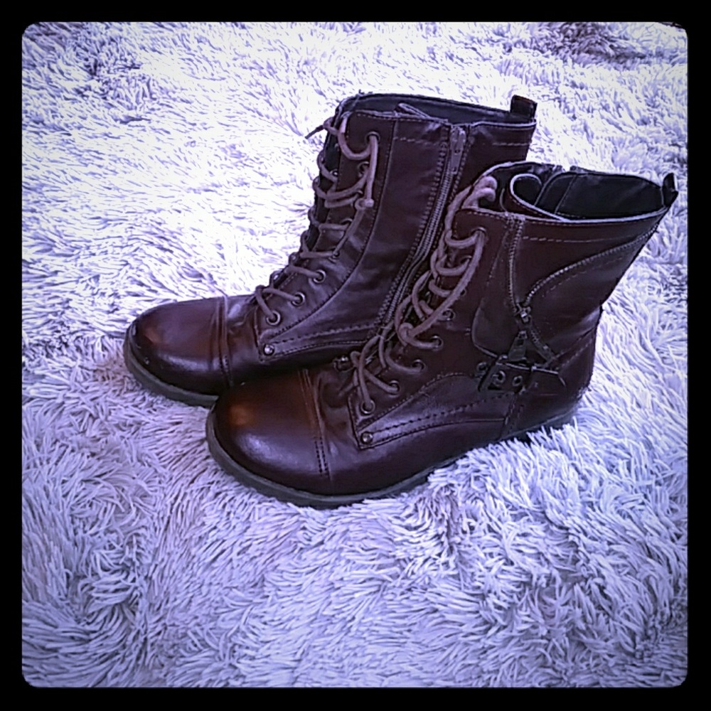 Combat boots